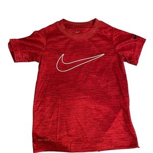 Boys size 5 Nike dri fit tshirt